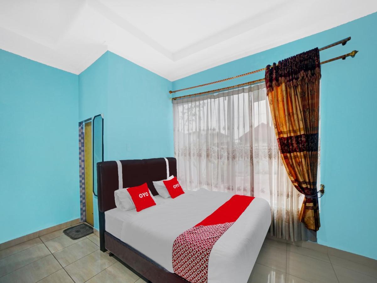 Oyo 90509 Nadia Hotel Pematangsiantar Exterior photo
